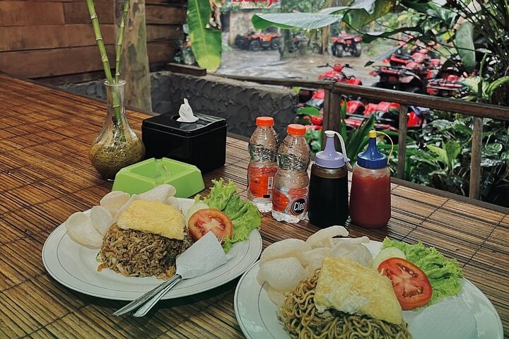 Buffet lunch included after the Telaga Waja rafting tour