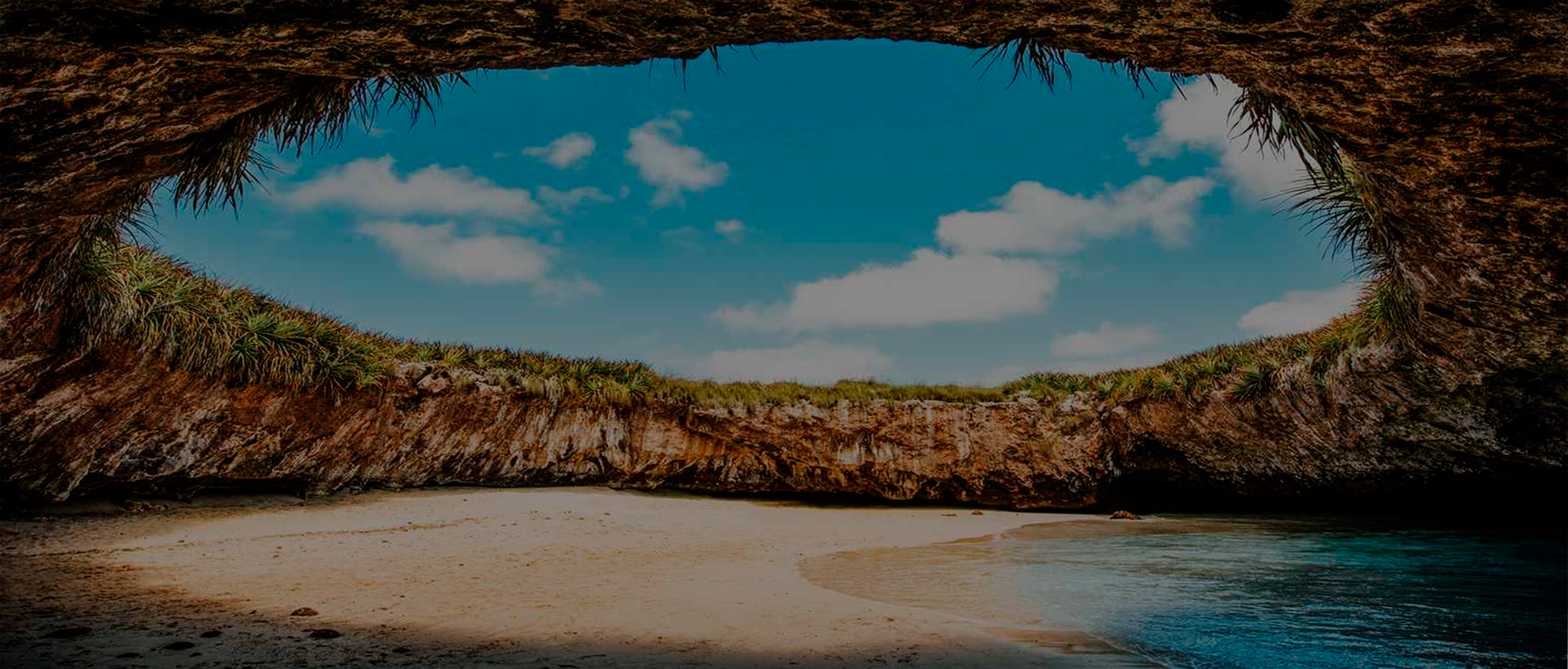 Explore the natural beauty of the Marietas Islands in Puerto Vallarta, Jalisco. Discover this hidden gem in the Pacific and be captivated by its white sandy beaches, crystal-clear waters, and hidden caves. Book now and experience a unique adventure in this tropical paradise!
