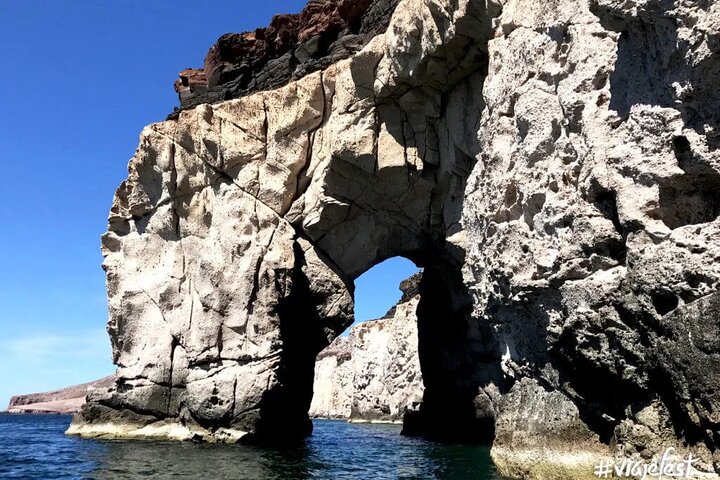 Baja California adventure! Explore El Candelero beach, birdwatching, and an old pearl farm. Swim with sea lions, witness turtles, and marvel at breathtaking rock formations. Visit Espiritu Santo Island for snorkeling and enjoy a fish ceviche snack. Book now for a marine wonder journey! #BajaCaliforniaAdventure #SeaLionSwim #EspirituSantoIsland