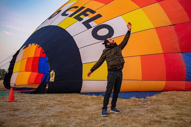 Hot air balloon experience over Teotihuacán, City of Gods, near Mexico City. Includes buffet, transportation. Witness sunrise over pyramids of Moon and Sun. 1-hour flight, brunch, and return to Mexico City. Departure from Ángel de la Independencia at 4:30 AM. Dress warmly.