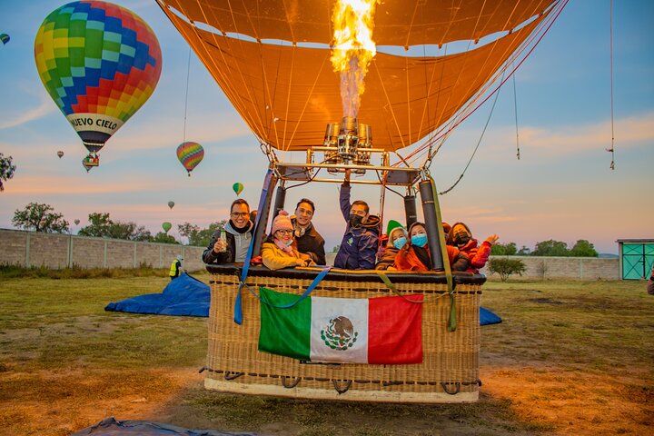 Mexico City. Balloon Sunrise in Teotihuacán. - Adrenaline